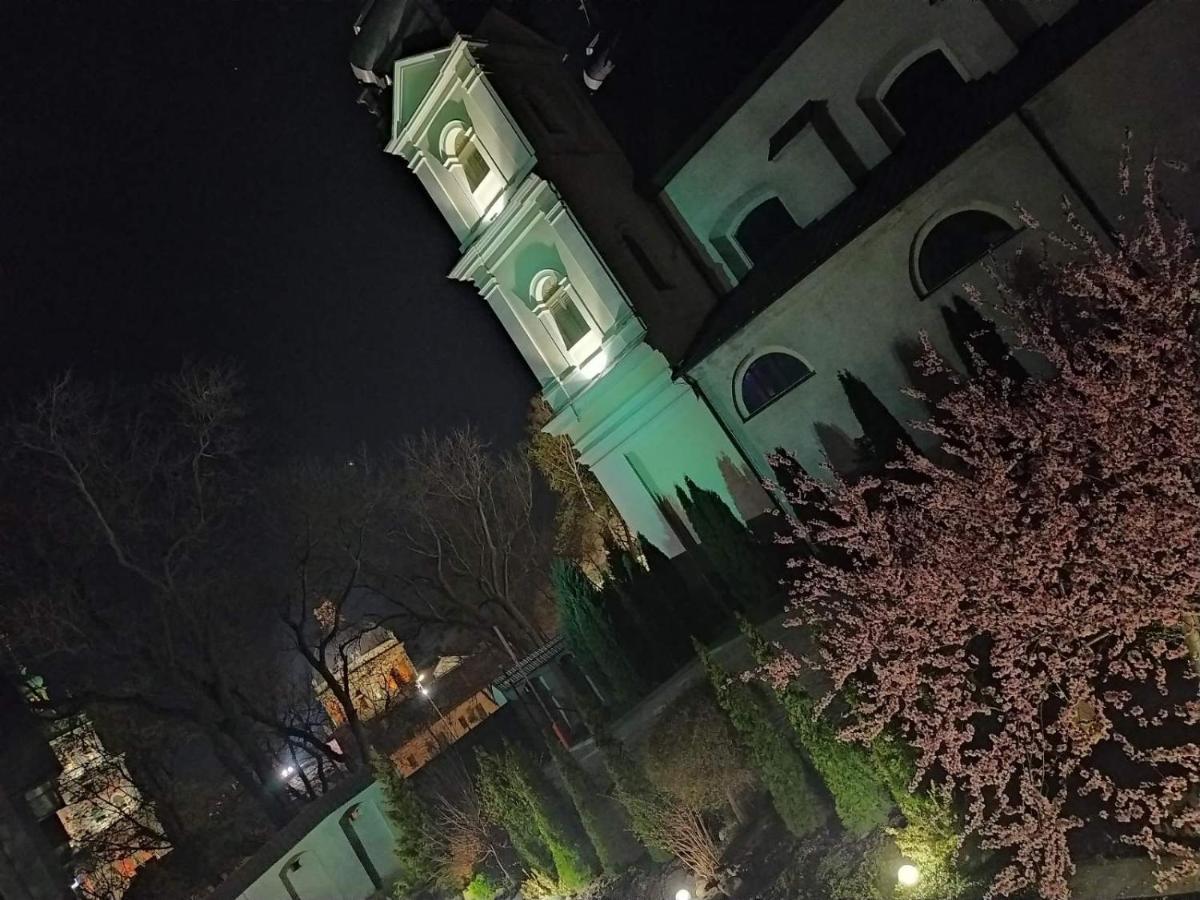 Guest House "Arkhistratyg" Lviv Buitenkant foto