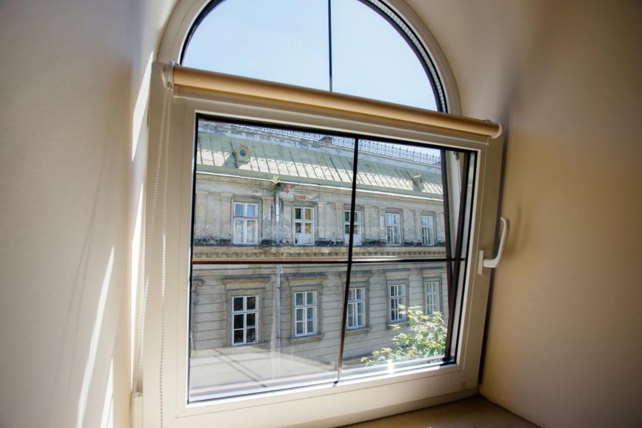 Guest House "Arkhistratyg" Lviv Buitenkant foto
